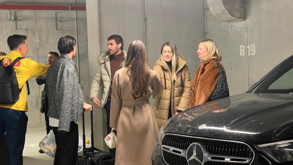 „400 de euro de la Ianis!” » Dedicație specială la petrecerea de calificare: „Nu știu ce v-a făcut Hagi...”