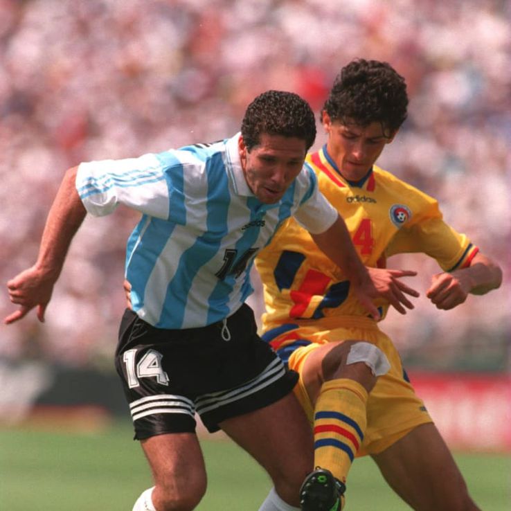 Miodrag Belodedici într-un duel memorabil cu Diego Simeone în America ”94 în România - Argentina (3-2)