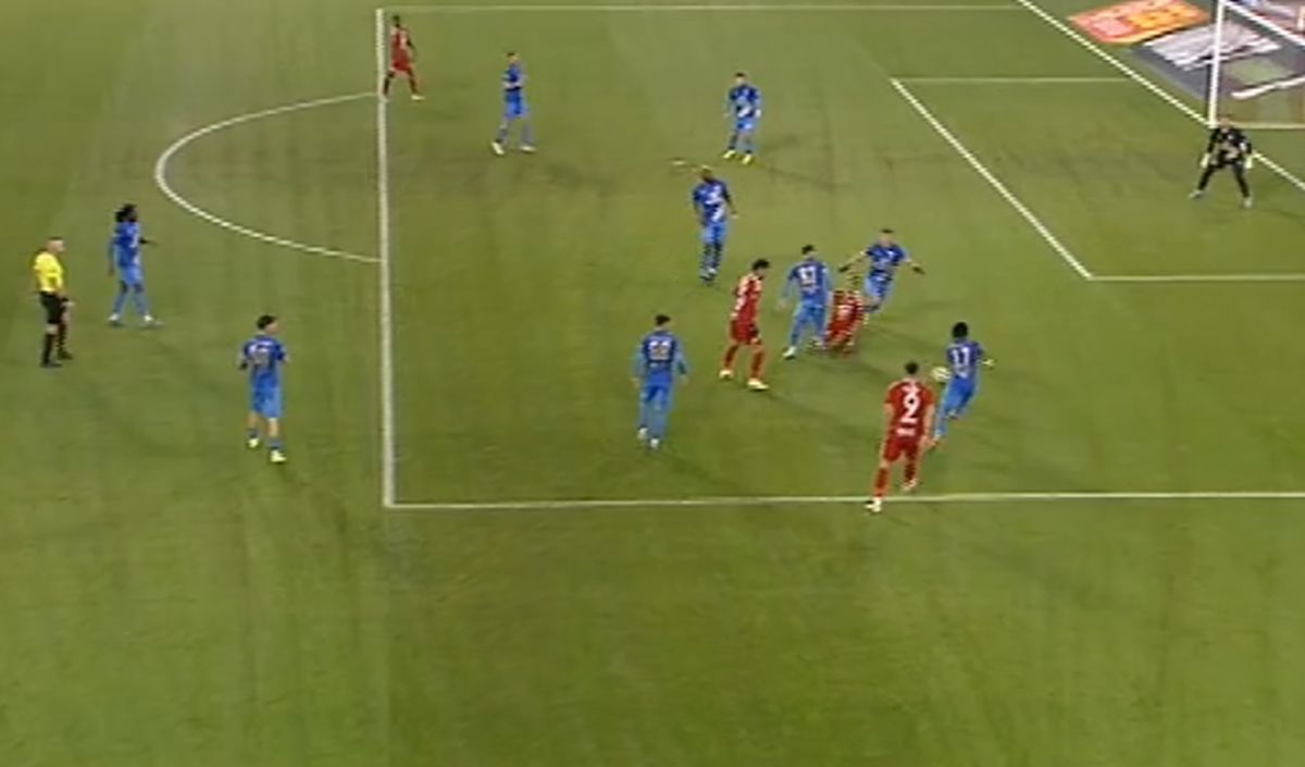 Deschidere de scor în Superliga dintr-un penalty controversat: „Hai, mă, n-ai cum! E grotesc, pe cuvântul meu!”