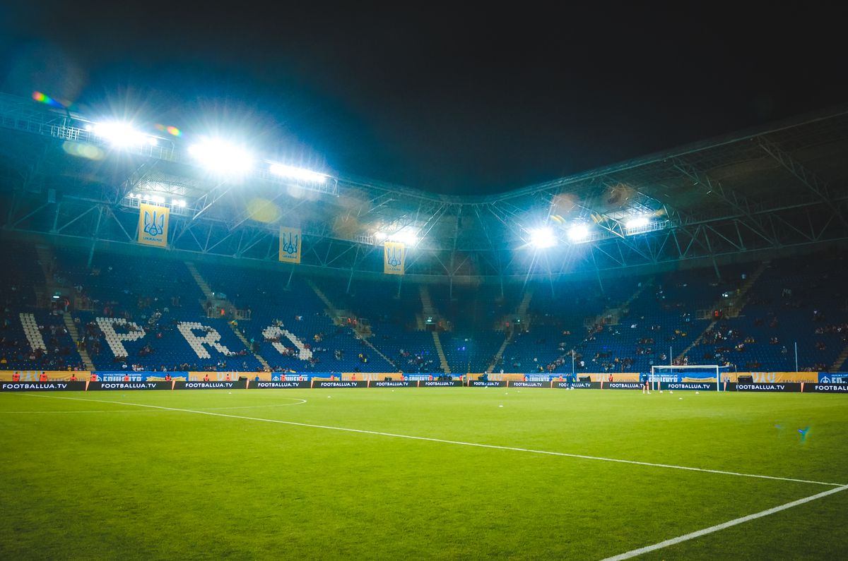 Imaginile dezastrului din orașul atacat de Putin cu racheta „Oreșnik” » E un centru important al fotbalului din Ucraina și Europa: stadionul a scăpat