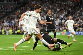 Întorsătură de situație la Real Madrid! Xabi Alonso vrea ca jucătorul să rămână pe Santiago Bernabeu după golul marcat împotriva României
