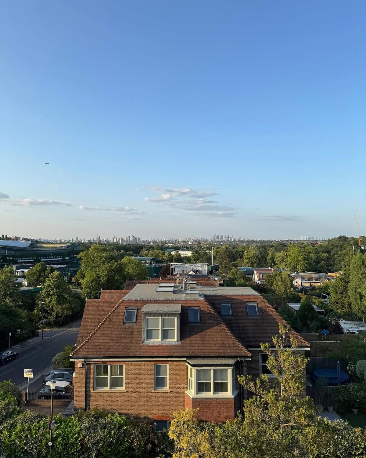 Detaliul din living prin care și-a lăsat mască fanii: „Să ai 50 de milioane în bancă, dar sufrageria ta să arate precum cea din casa bunicilor”