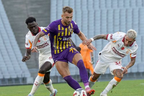 Denis Drăguș, din nou pe teren, în același minut, la o săptămână după Bosnia - România 3-1 // FOTO: Imago Images