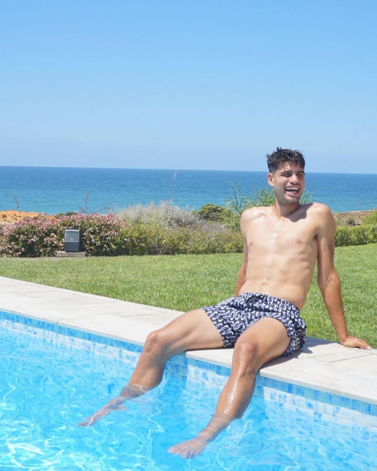 Detaliul din living prin care și-a lăsat mască fanii: „Să ai 50 de milioane în bancă, dar sufrageria ta să arate precum cea din casa bunicilor”