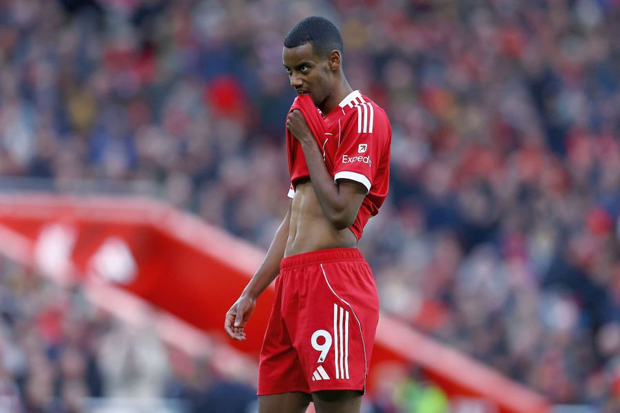 Arne Slot are o problemă: „Anfield”