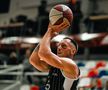 Jucătorii lui U-BT Cluj-Napoca, cu o dungă de ruj sub ochi, în duelul cu FMP Belgrad/Foto: Dragana Stjepanovic (aba-liga.com)