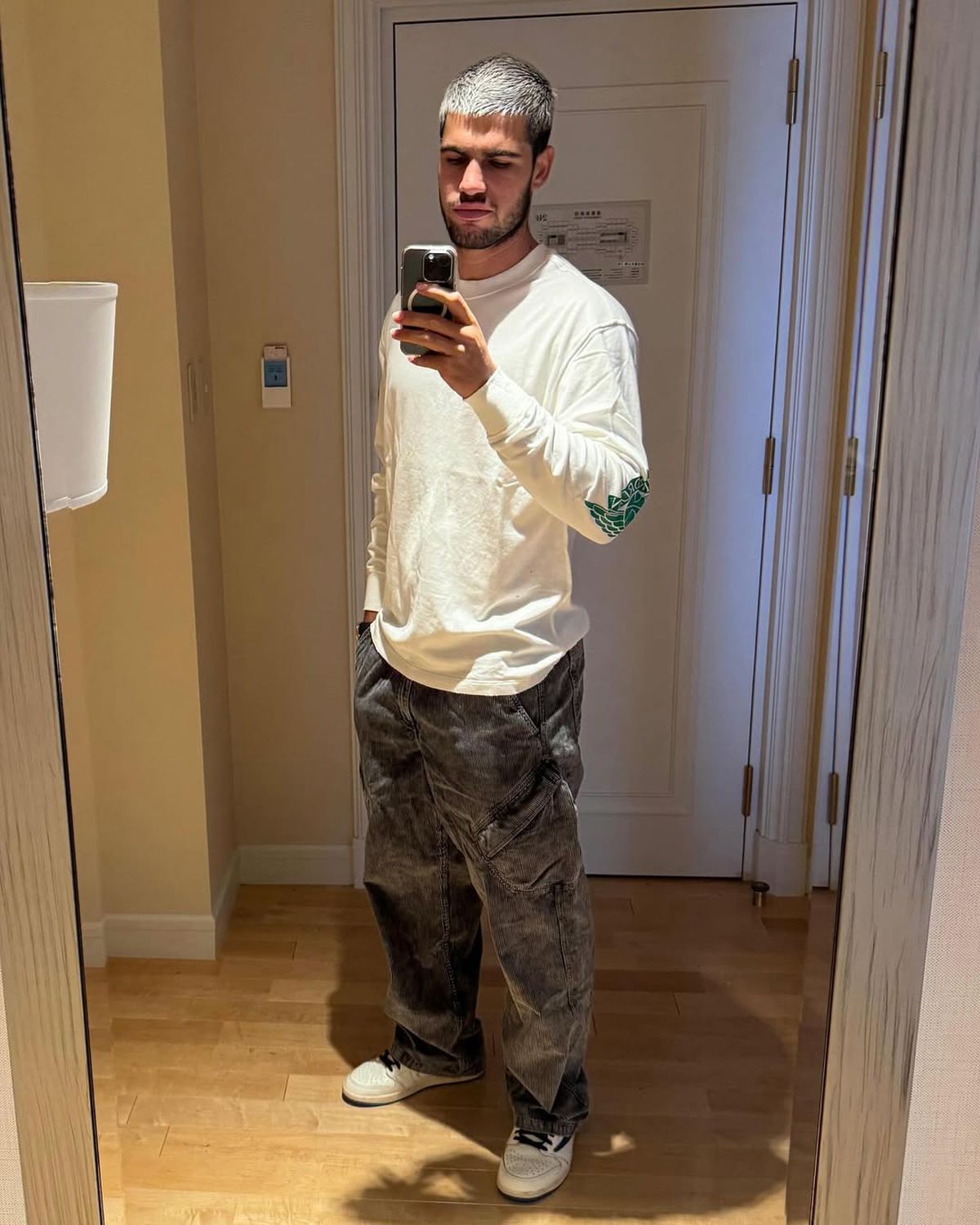 Detaliul din living prin care și-a lăsat mască fanii: „Să ai 50 de milioane în bancă, dar sufrageria ta să arate precum cea din casa bunicilor”