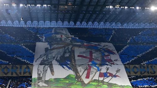 Scenografie în Curva Nord într-un derby Inter - AC Milan / Foto: X