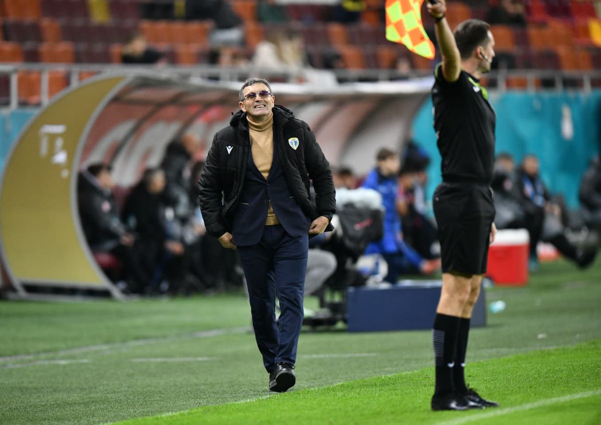 „Azi întâlnim doar oaia ciută!” » Bannerul provocator apărut pe Arena Națională, la FCSB - Petrolul