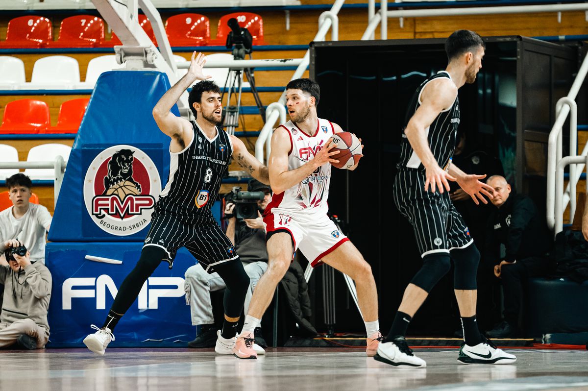 În victoria cu FMP Belgrad, jucătorii lui U-BT Cluj-Napoca au purtat dungi de ruj sub ochi » Care este explicația