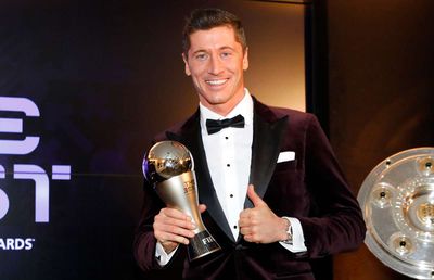 Robert Lewandowski: „Nu sunt la aceeași masă cu Messi și Ronaldo, dar pot să-i invit să mănânce la mine”