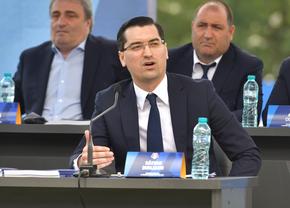 Cum s-a votat pentru selecționer în ședința FRF de azi » Dezvăluire în direct: 3 nume se desprind din lista celor 10