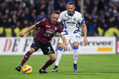 Frank Ribery în duel cu D' Ambrosio, în Salernitana - Inter 0-5
Foto: Imago
