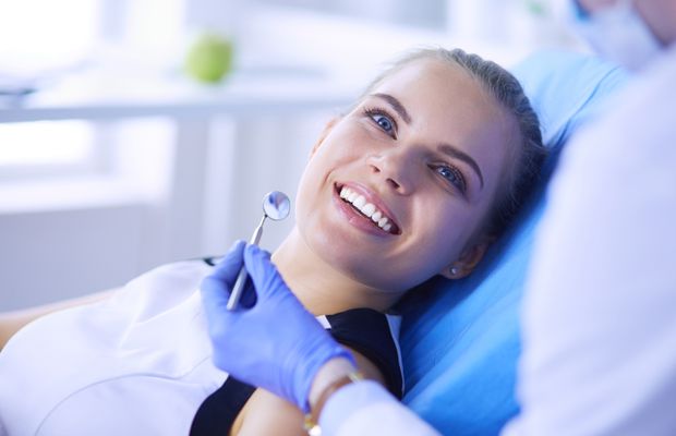 Ce sunt fațetele dentare și ce beneficii asigură utilizarea lor?