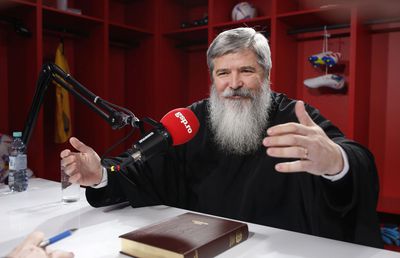 Preotul Vasile Ioana, despre fotbal și religie în episodul #13 din podcastul „Profu' de Sport” » „Ronaldo a căzut din Cer ca Lucifer, Messi a fost smerit și a câștigat. El este «Man of God»”