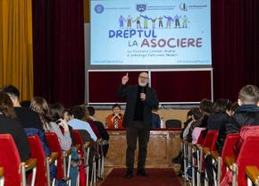 Pariem pe educație! Adolescenții, îndemnați de Asociația Joc Responsabil la un stil de viață sănătos: „Construiți ceva benefic societății și distrați-vă responsabil!”