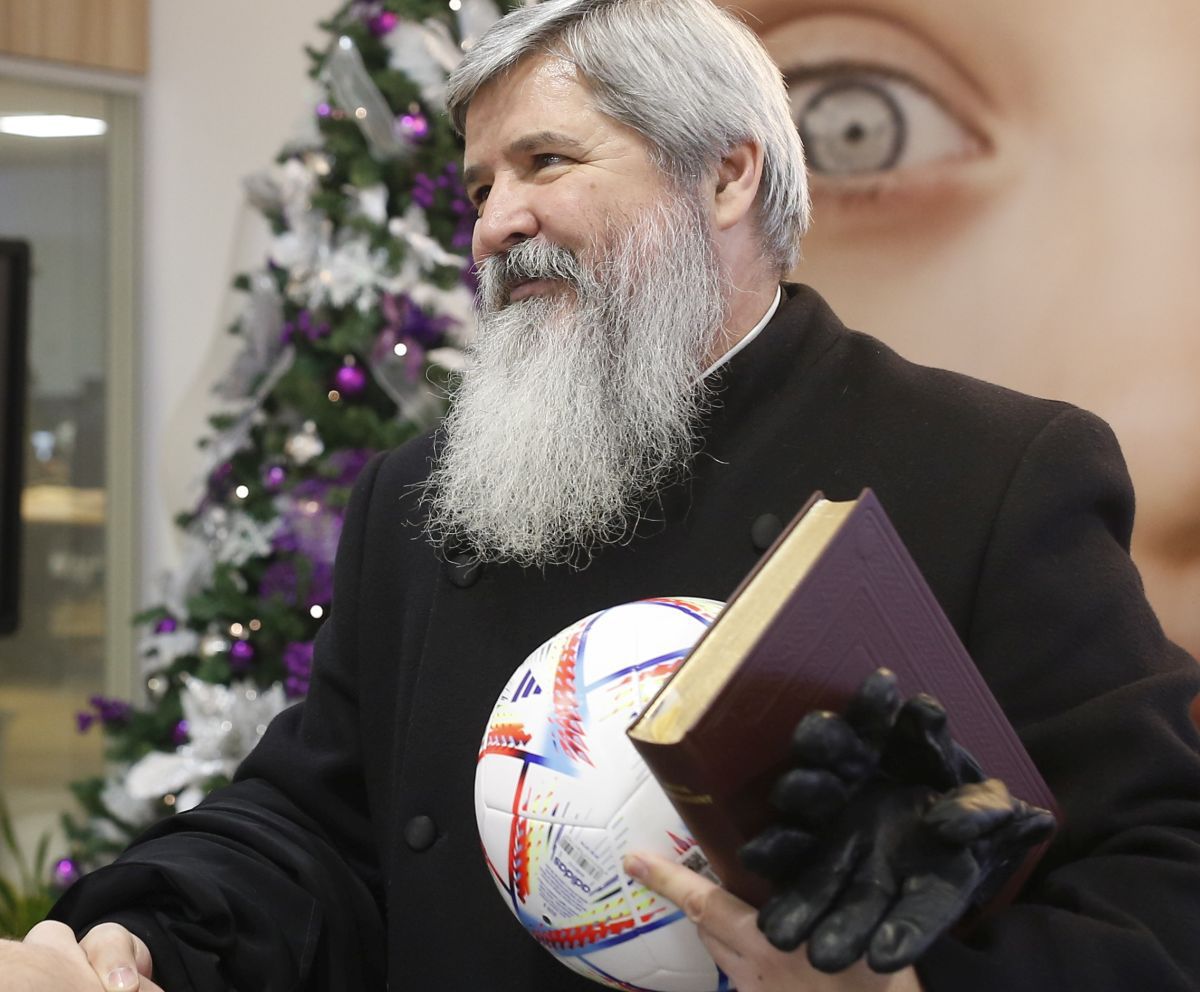 Părintele Vasile Ioana, invitat special la podcastul „Profu' de Sport” » Dialog despre sport, credință, idoli falși și discursul religios al lui Becali
