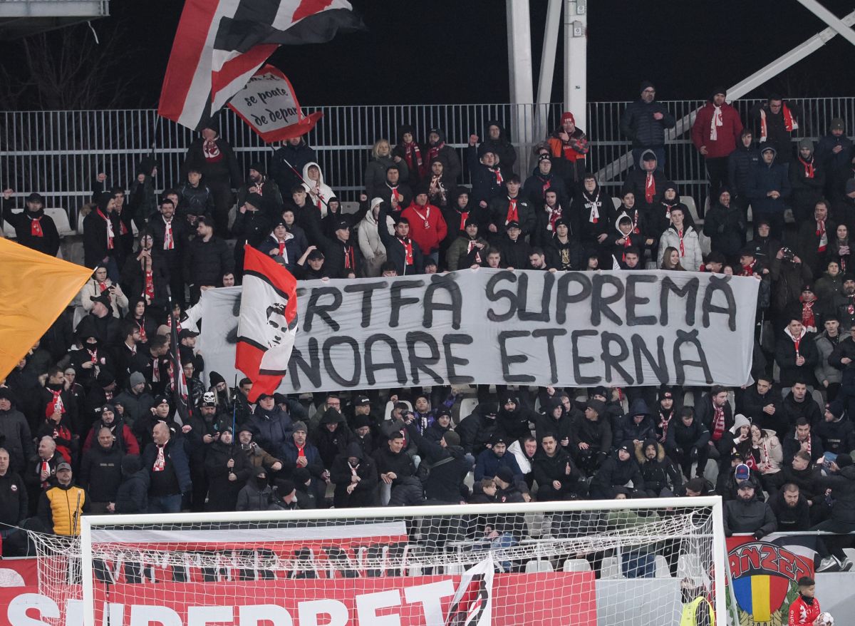 Numărul OFICIAL al spectatorilor prezenți la Dinamo - FC Voluntari » Vedeta „sub acoperire” din galeria „câinilor”