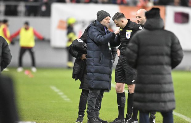 Reluarea meciului Dinamo - Voluntari, amânată mai bine de 5 minute » Motivul i-a înfuriat pe suporteri