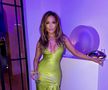 Jennifer Lopez, în rochia roșie purtată de Iga Swiatek » Imaginea a devenit virală după ce fanii au sesizat ce ajustări a făcut J. LO