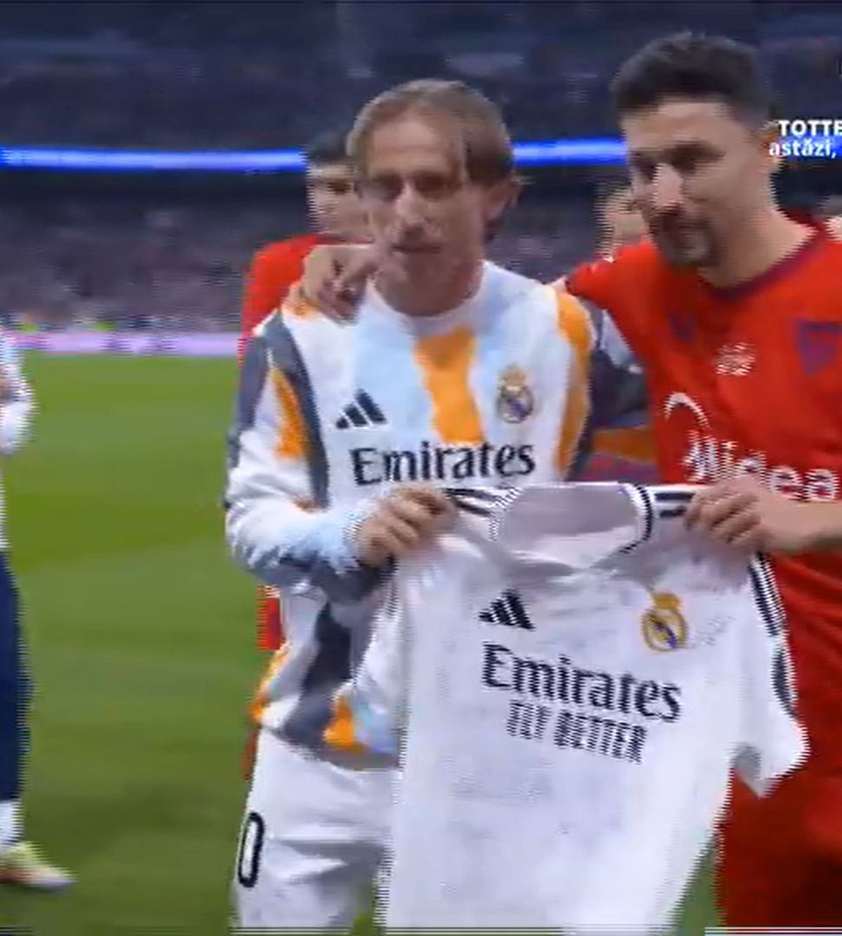 Jesus Navas, în lacrimi pe Santiago Bernabeu înaintea ultimului meci din carieră » Spaniolul a primit un cadou special din partea celor de la Real Madrid