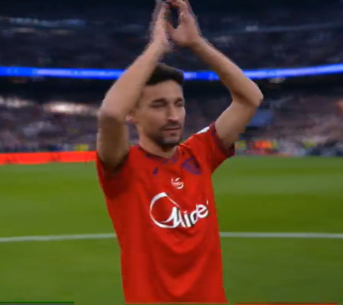 Jesus Navas, în lacrimi pe Santiago Bernabeu înaintea ultimului meci din carieră » Spaniolul a primit un cadou special din partea celor de la Real Madrid