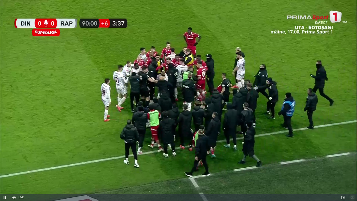 Bătaie în prelungiri la Dinamo - Rapid » Șumudică a fost ținut cu greu să nu intre în teren + Moment rar oferit de arbitru