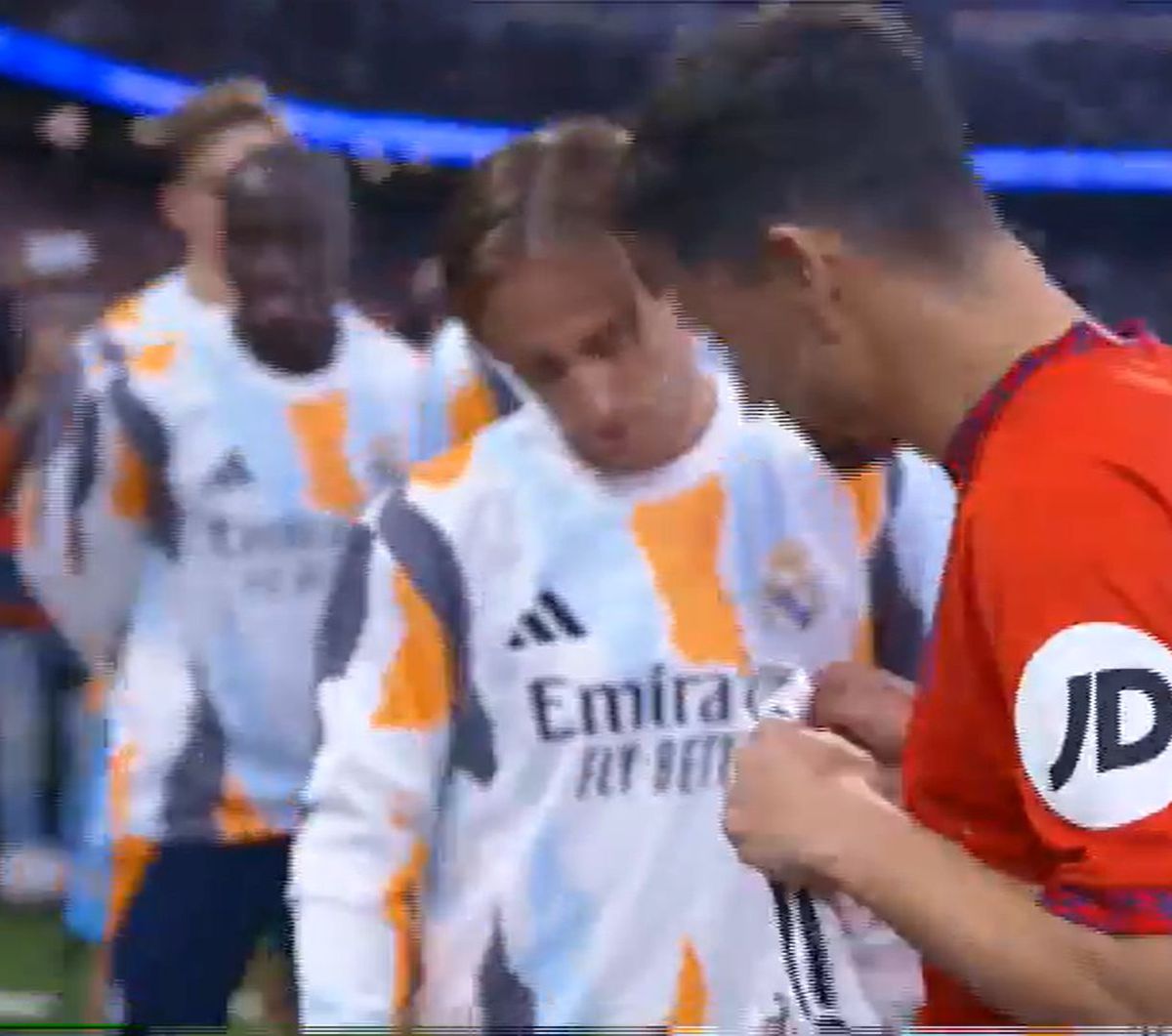 Jesus Navas, în lacrimi pe Santiago Bernabeu înaintea ultimului meci din carieră » Spaniolul a primit un cadou special din partea celor de la Real Madrid