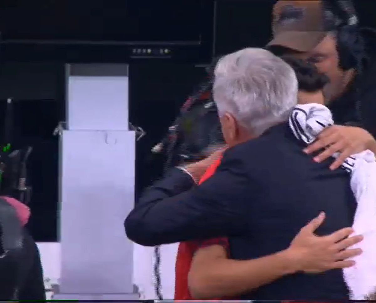 Jesus Navas, în lacrimi pe Santiago Bernabeu înaintea ultimului meci din carieră » Spaniolul a primit un cadou special din partea celor de la Real Madrid