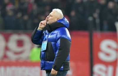 Nu-l iartă pe Șumudică, după ce rapidistul le-a arătat fundul dinamoviștilor: „Antrenor la o echipă mică!”