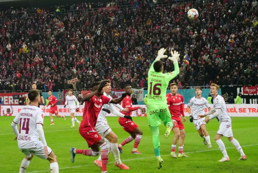 Dinamo - Rapid. La pauza meciului, în zona VIP a avut loc un moment în care trupa „Cor cu Dor”, din Bucuresti, a cântat colinde.