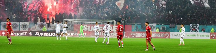 Derby-ul Dinamo - Rapid a însemnat și o bătălie între galeriile celor două rivale / foto: Cristi Preda (GSP)