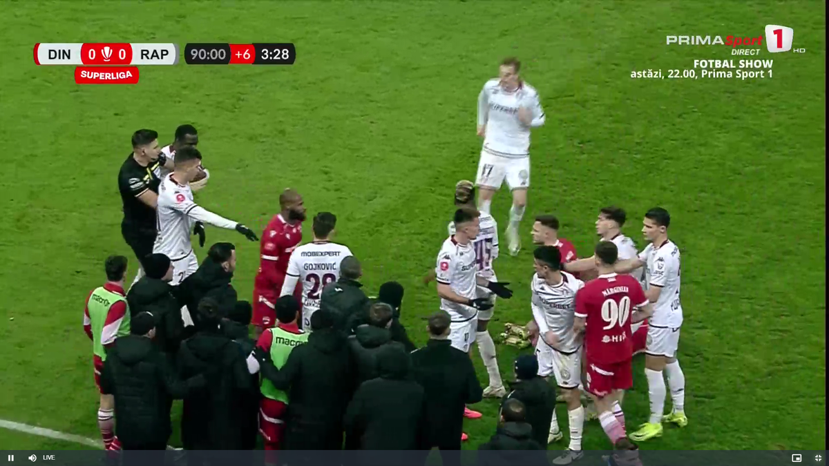 Bătaie în prelungiri la Dinamo - Rapid » Șumudică a fost ținut cu greu să nu intre în teren + Moment rar oferit de arbitru