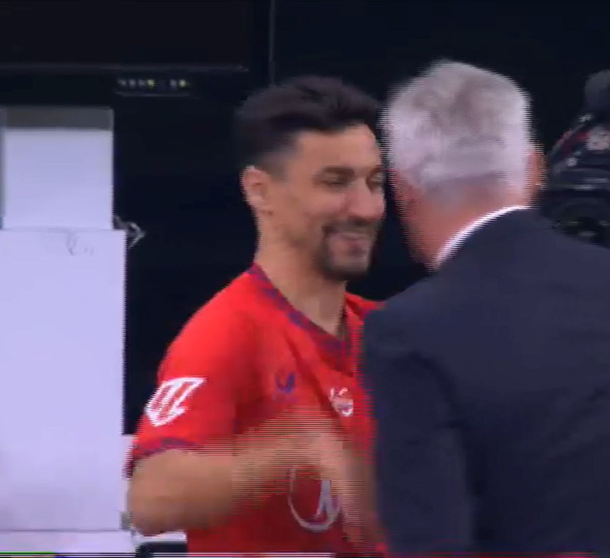 Jesus Navas, în lacrimi pe Santiago Bernabeu înaintea ultimului meci din carieră » Spaniolul a primit un cadou special din partea celor de la Real Madrid