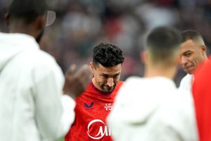 Jesus Navas, aplaudat la scenă deschisă pe Santiago Bernabeu înainte de ultimul meci din carieră » Spaniolul a primit un cadou special din partea celor de la Real Madrid