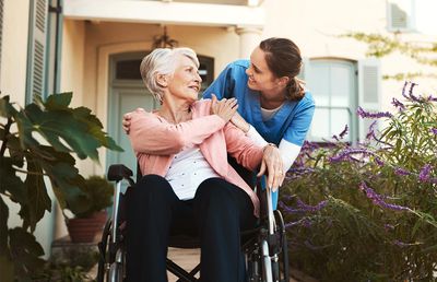 Criterii după care să alegi căminul de bătrâni pentru seniorul tău!