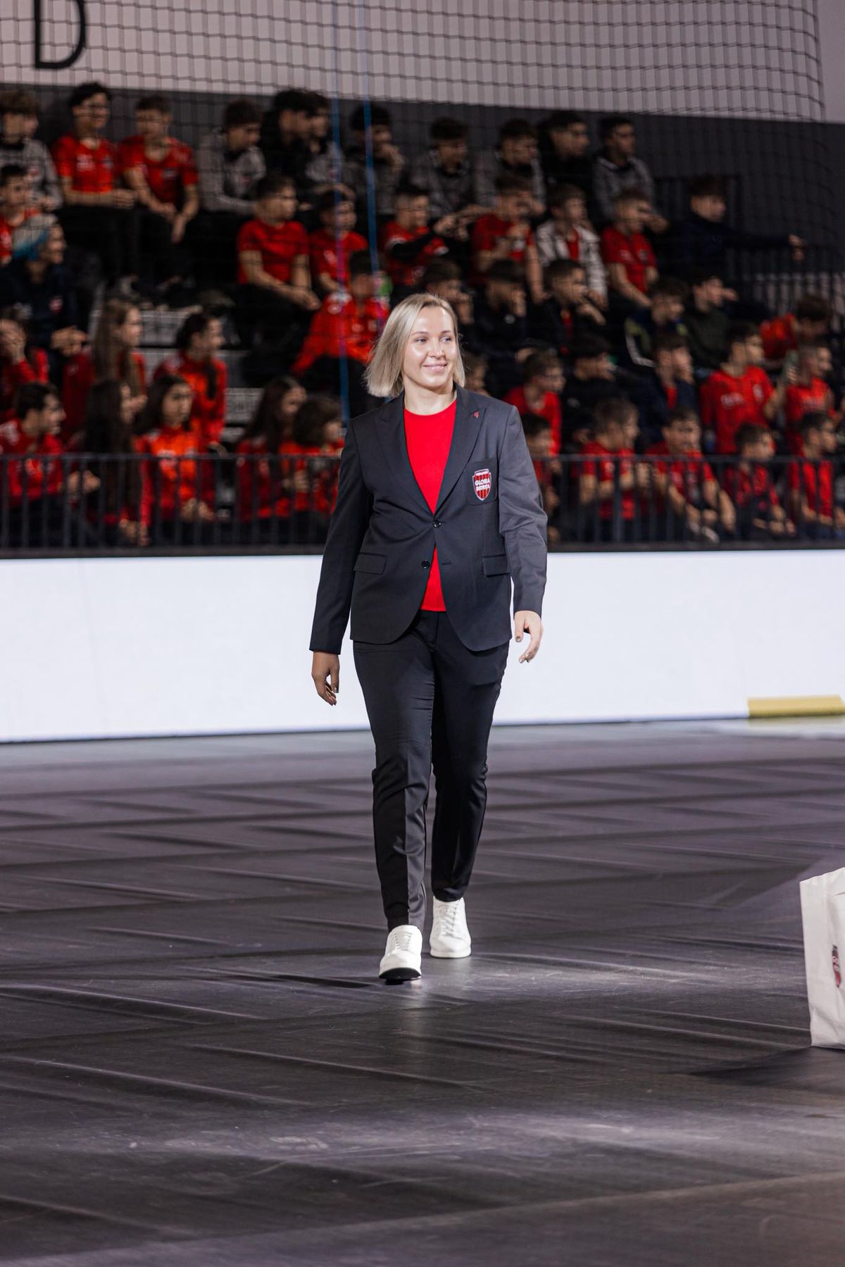 Handbalistele Gloriei Bistrița, sărbătoare de Crăciun în costume noi