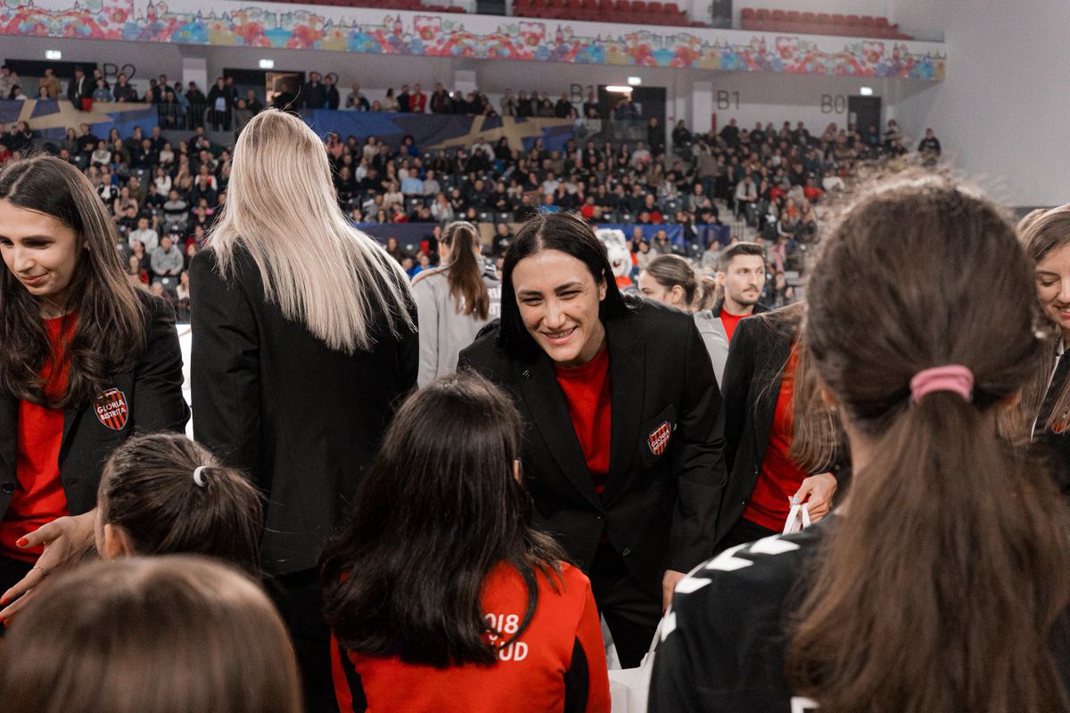 Handbalistele Gloriei Bistrița, sărbătoare de Crăciun în costume noi