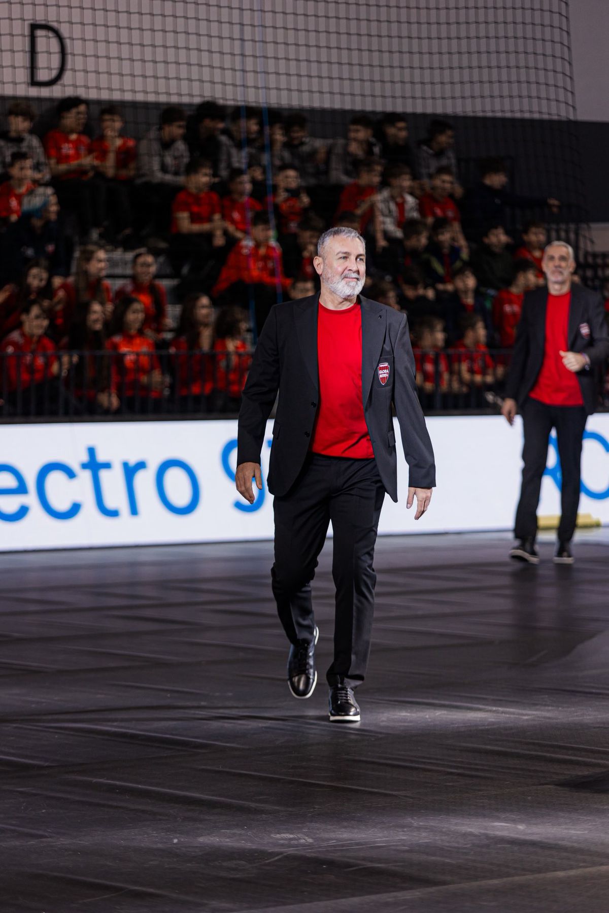 Handbalistele Gloriei Bistrița, sărbătoare de Crăciun în costume noi