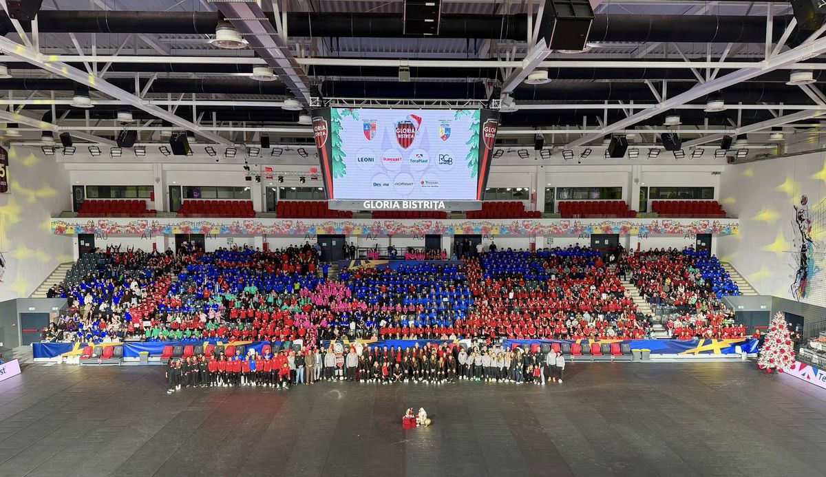 Handbalistele Gloriei Bistrița, sărbătoare de Crăciun în costume noi