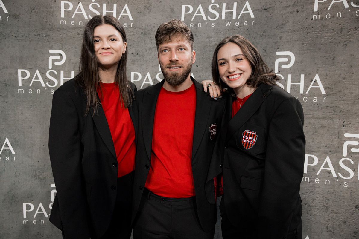 Handbalistele Gloriei Bistrița, sărbătoare de Crăciun în costume noi