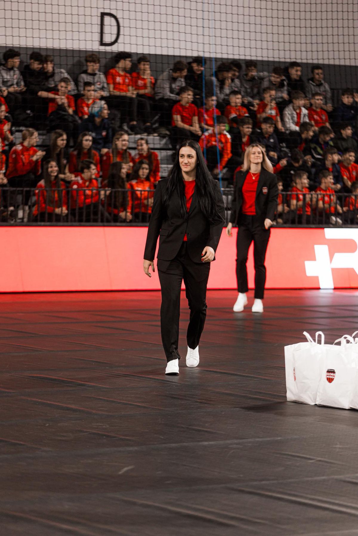 Handbalistele Gloriei Bistrița, sărbătoare de Crăciun în costume noi