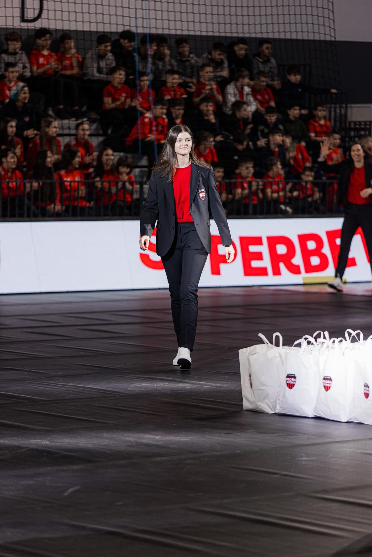 Handbalistele Gloriei Bistrița, sărbătoare de Crăciun în costume noi