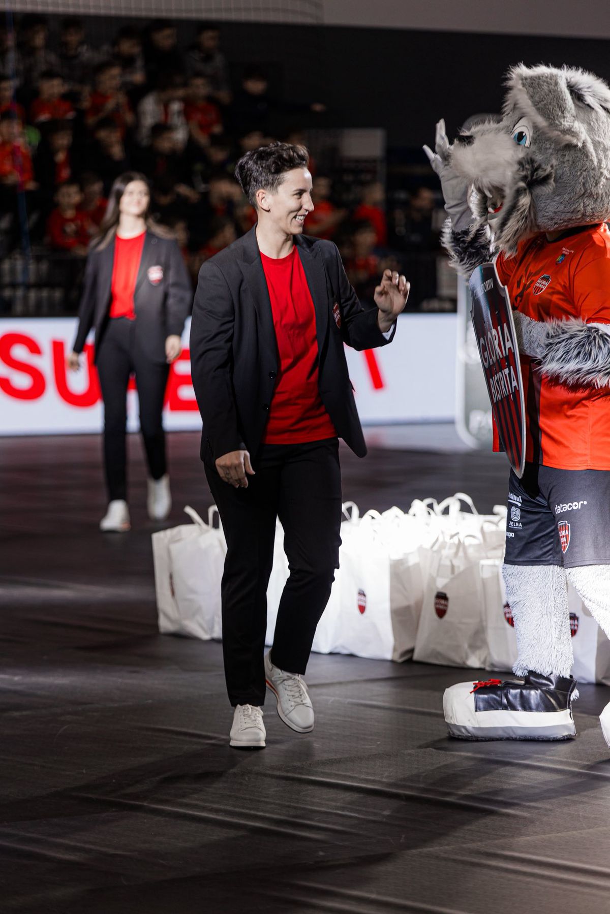 Handbalistele Gloriei Bistrița, sărbătoare de Crăciun în costume noi