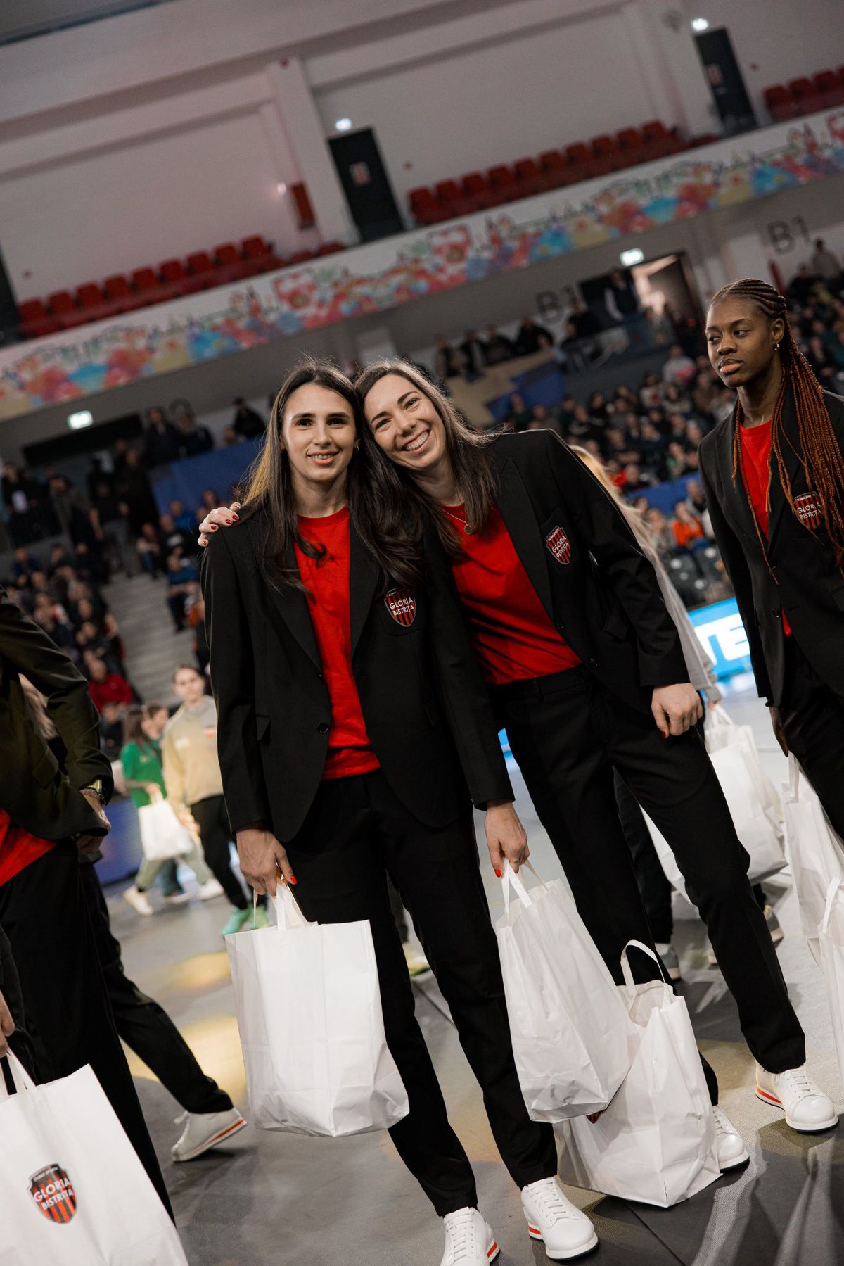 Handbalistele Gloriei Bistrița, sărbătoare de Crăciun în costume noi