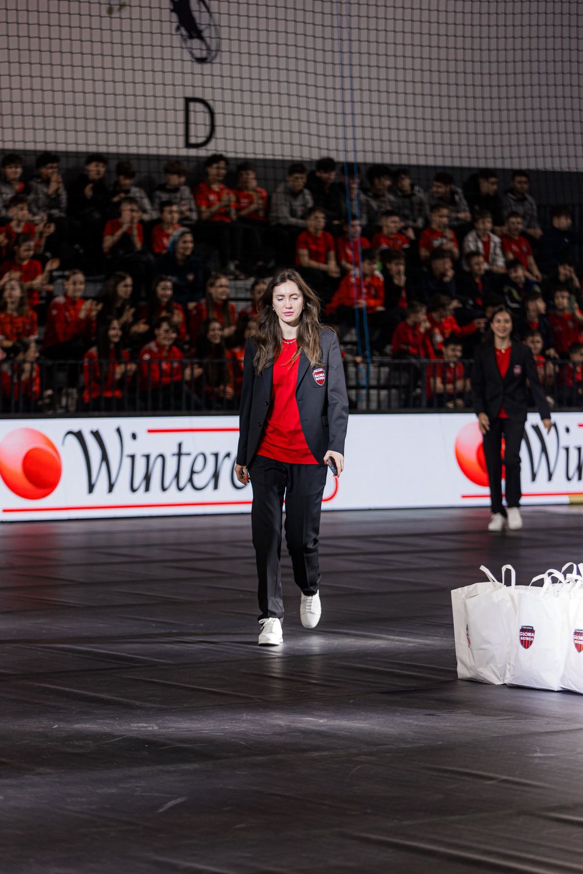 Handbalistele Gloriei Bistrița, sărbătoare de Crăciun în costume noi