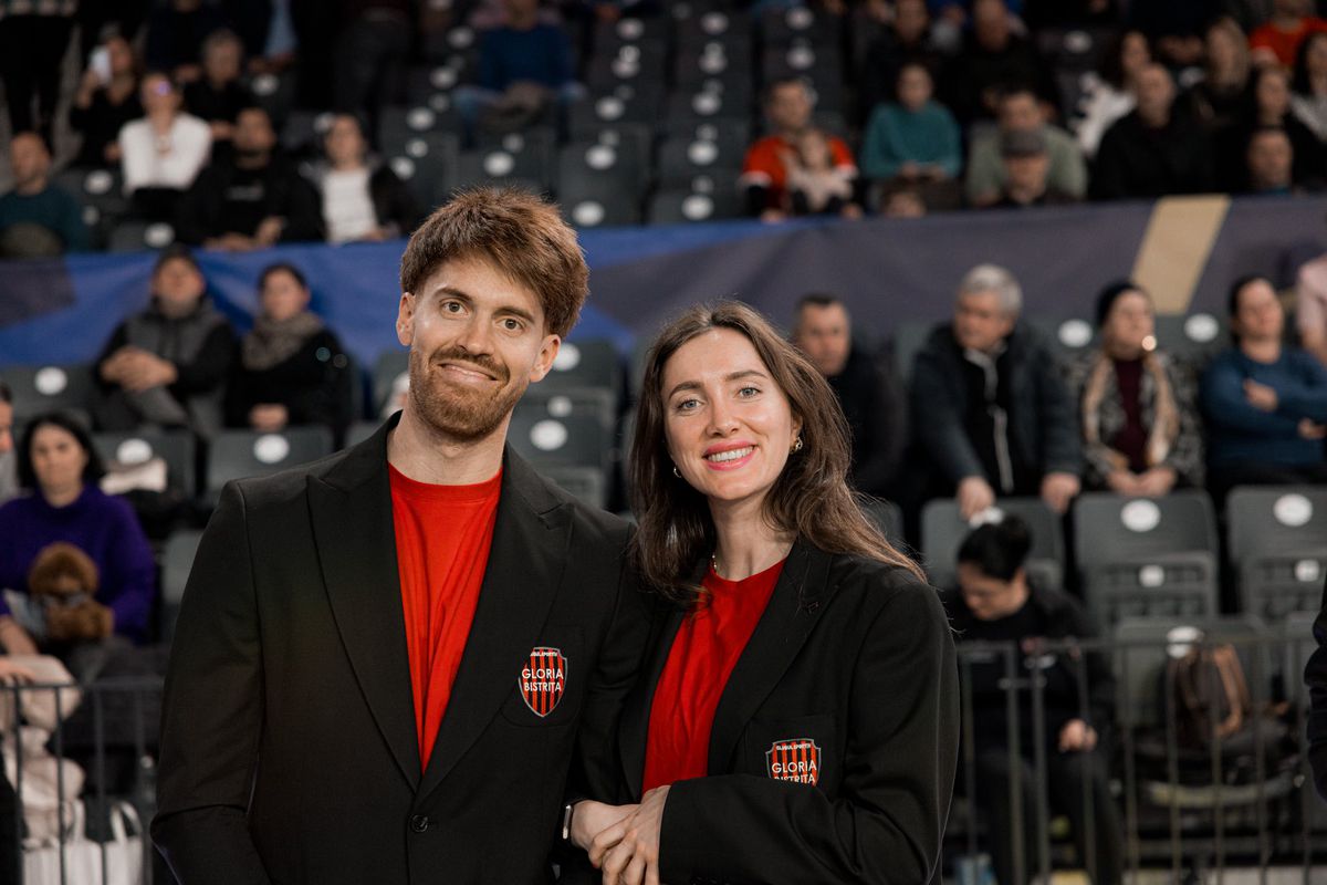 Handbalistele Gloriei Bistrița, sărbătoare de Crăciun în costume noi