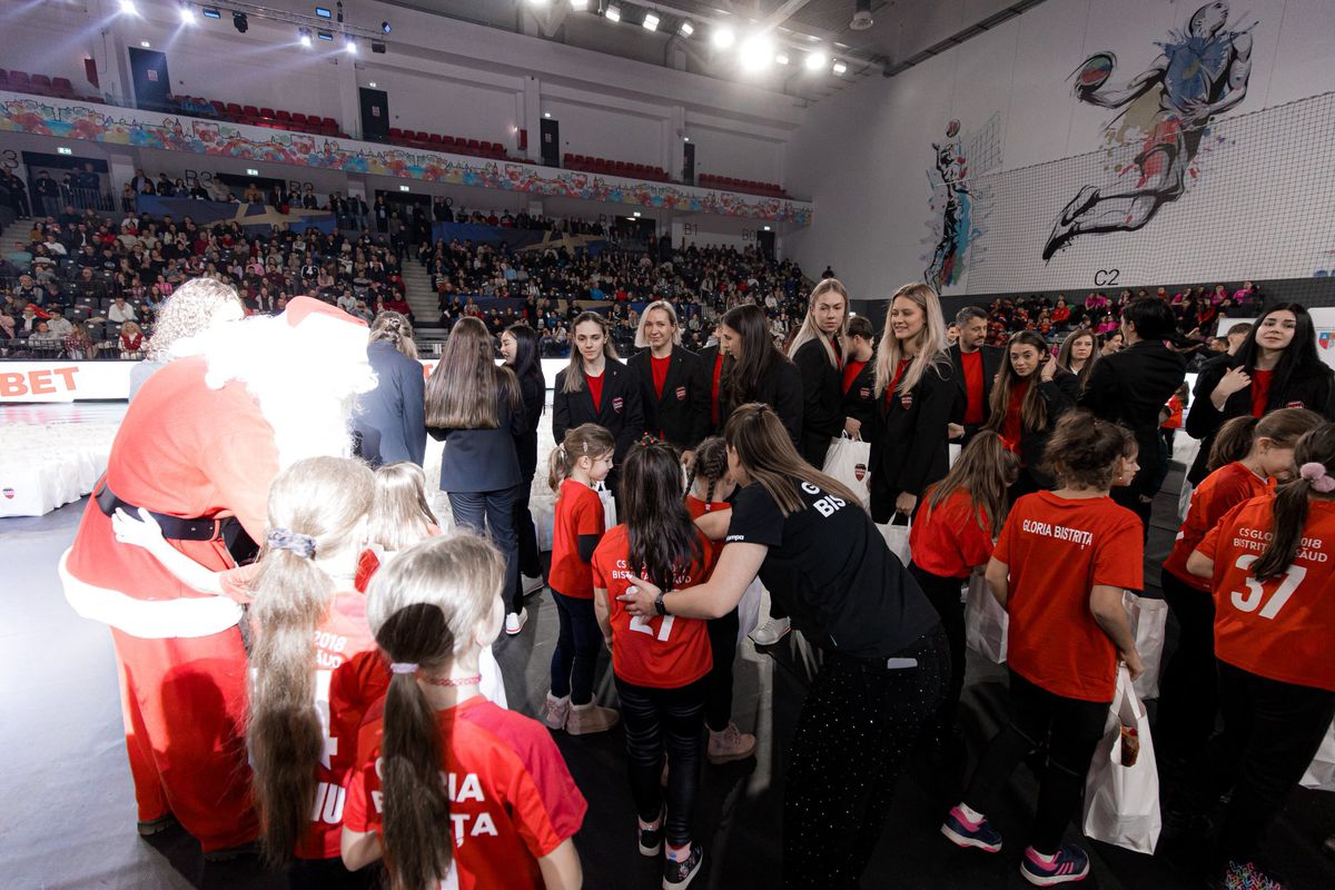 Handbalistele Gloriei Bistrița, sărbătoare de Crăciun în costume noi