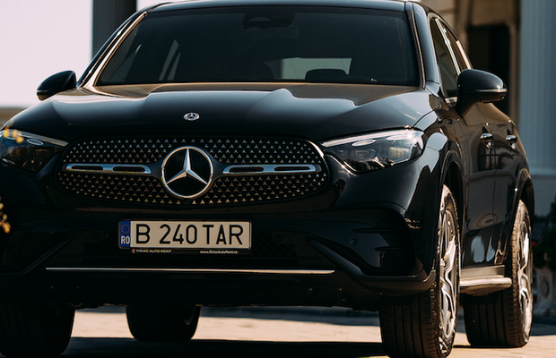 Mobilitate fără compromisuri în vacanța de iarnă: de ce închirierea unei mașini premium devine soluția ideală