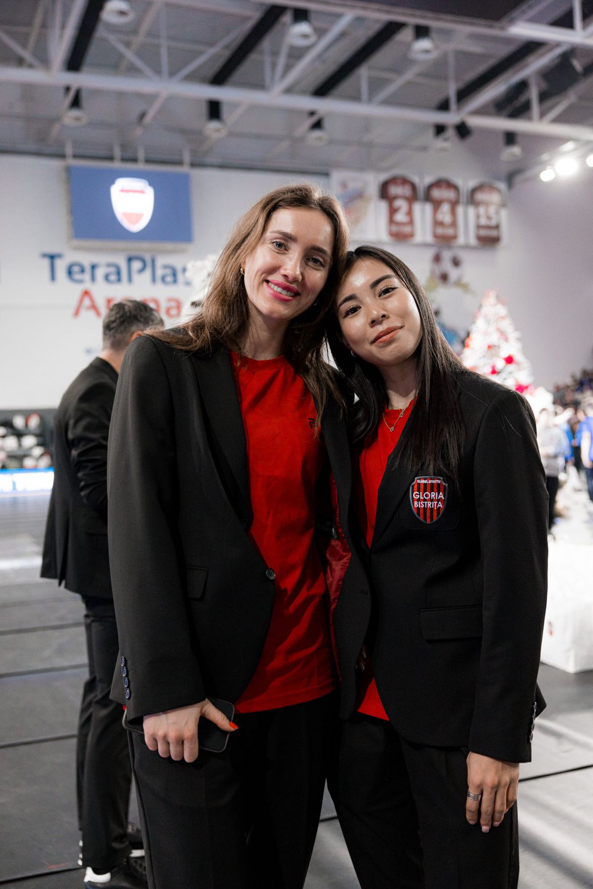 Handbalistele Gloriei Bistrița, sărbătoare de Crăciun în costume noi